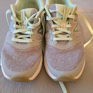 New Balance Mint Green & Lavender Running Shoes 7.5  (Interior View)